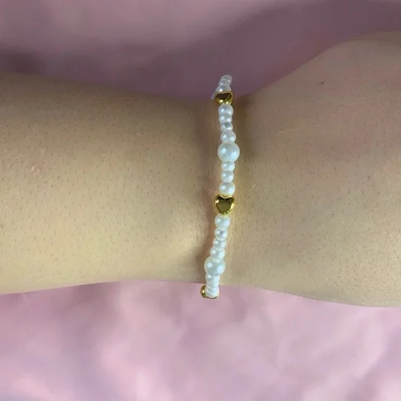 5/$20 ENTIRE SHOP CLEARANCE Valentines “lovely” bracelet 💛 - Picture 4 of 6